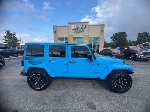 Used 2017 Jeep Wrangler Unlimited Sahara AWD/4WD image 1