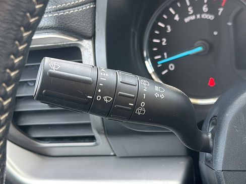 Used 2023 Ford Expedition XLT image 32