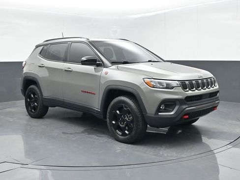 Used 2023 Jeep Compass Trailhawk AWD/4WD image 2