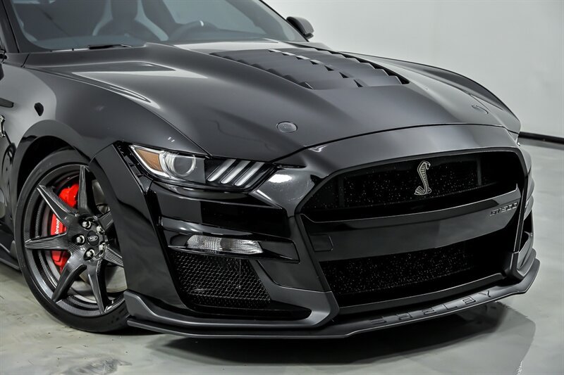 Used 2021 Ford Mustang Shelby GT500 w/ Carbon Fiber Track Pack RWD image 3
