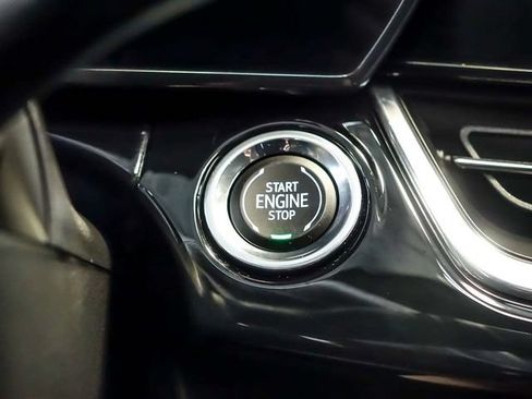 Used 2025 Chevrolet Trax RS w/ Sunroof Package FWD image 21
