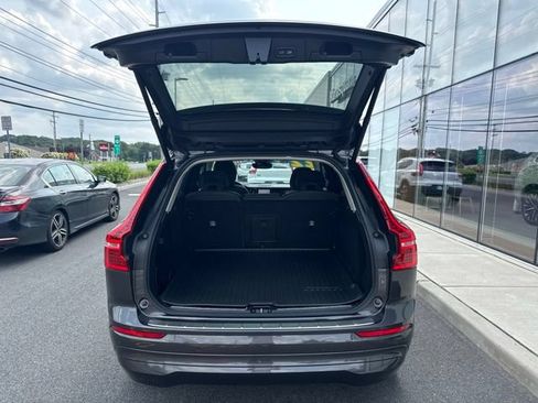 Certified 2022 Volvo XC60 B5 Momentum w/ Advanced Package AWD/4WD image 11