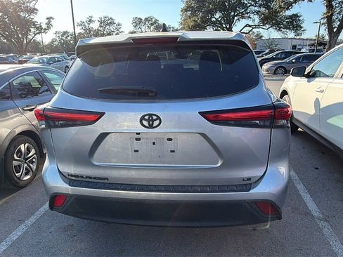 Used 2023 Toyota Highlander LE image 6