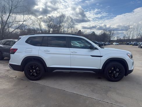 New 2026 Volkswagen Atlas Peak Edition AWD/4WD image 4