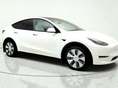 Used 2023 Tesla Model Y Long Range AWD/4WD image 3