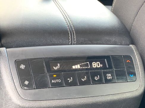 Used 2025 Nissan Pathfinder SV image 24