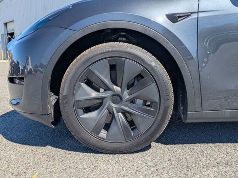 Used 2025 Tesla Model Y Long Range image 10