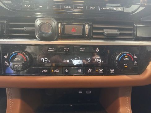 Used 2024 Nissan Pathfinder Platinum image 15