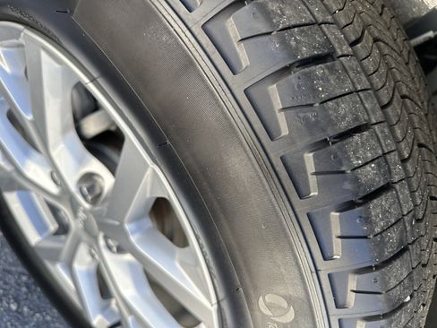 Used 2023 Jeep Grand Cherokee Limited w/ Luxury Tech Group II image 7