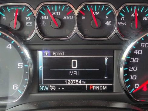 Used 2015 Chevrolet Suburban LTZ RWD image 37