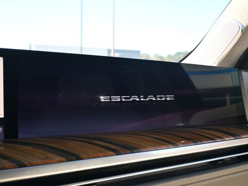 Used 2025 Cadillac Escalade Sport Platinum w/ LPO, ONYX Package image 28