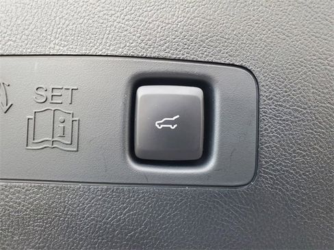 Used 2024 Lincoln Corsair Reserve w/ Rear Removable Package Tray image 9