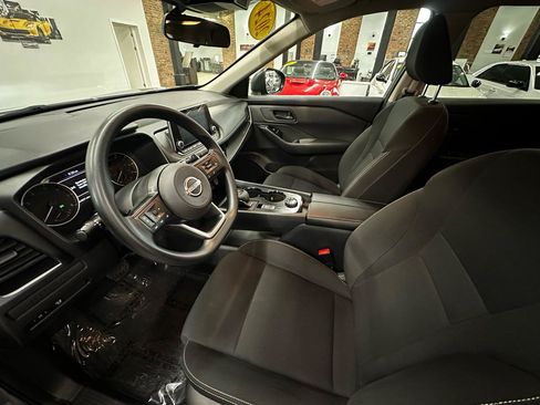 Used 2024 Nissan Rogue S AWD/4WD image 10