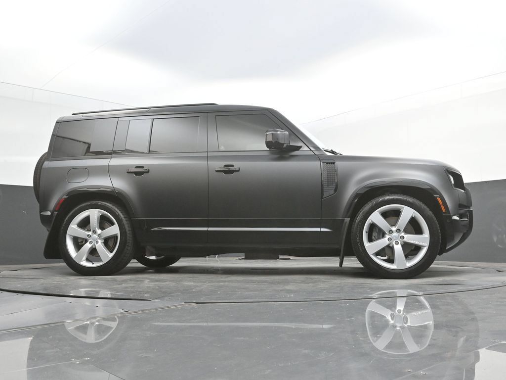 Used 2025 Land Rover Defender 110 X-Dynamic SE AWD/4WD image 37