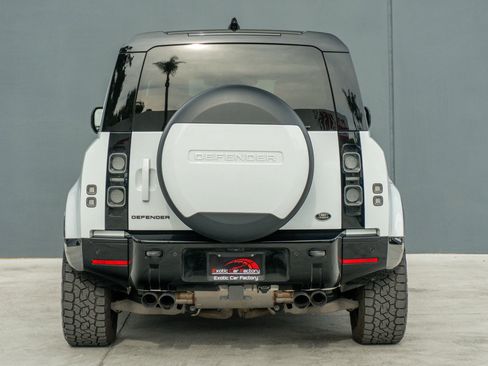 Used 2023 Land Rover Defender 110 image 8