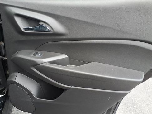 Used 2024 Chevrolet Trax ACTIV w/ Sunroof Package image 11