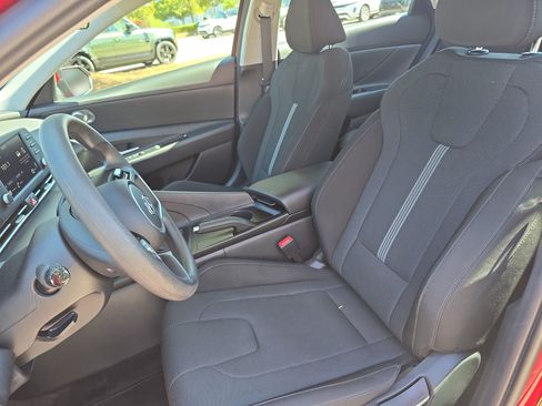 Used 2023 Hyundai Elantra SE FWD image 14