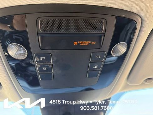 Used 2022 Kia Carnival LX w/ Paint Protection Package FWD image 23