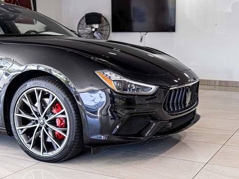 Used 2023 Maserati Ghibli Modena Q4 AWD/4WD image 3