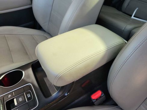 Used 2020 Kia Sorento EX image 16