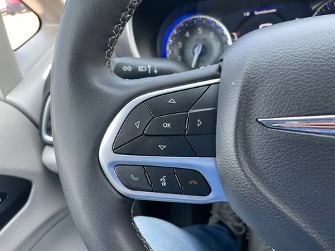Used 2023 Chrysler Pacifica Touring-L FWD image 20