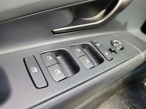 Used 2025 Hyundai Elantra Sport image 15