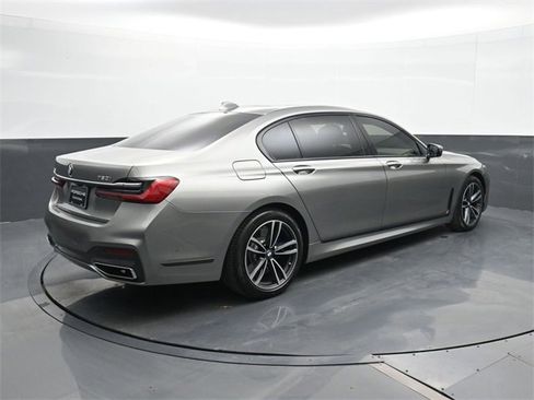 Used 2022 BMW 750i xDrive w/ Autobahn Package image 23