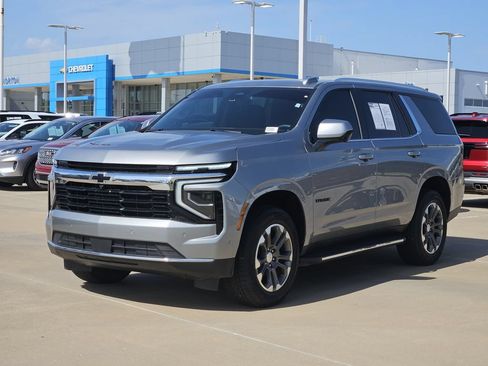 Used 2025 Chevrolet Tahoe LS AWD/4WD image 3