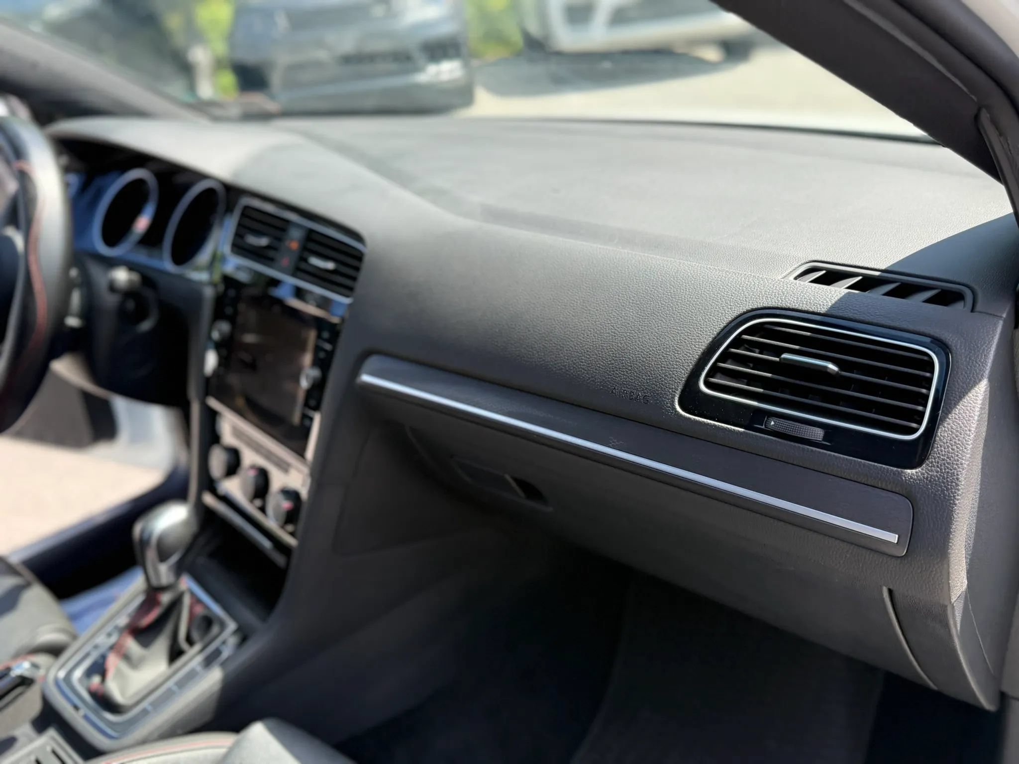 Used 2021 Volkswagen GTI SE FWD image 8