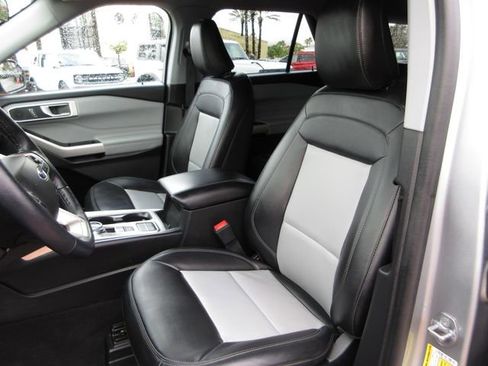 Certified 2022 Ford Explorer XLT w/ Equipment Group 202A image 11