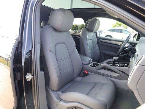 Used 2023 Porsche Cayenne Platinum Edition AWD/4WD image 28