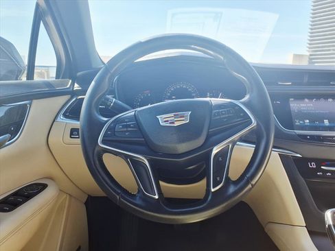 Used 2017 Cadillac XT5 FWD image 19
