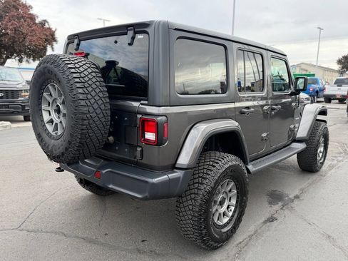 Used 2018 Jeep Wrangler Unlimited Sahara AWD/4WD image 3