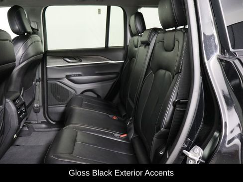 Used 2023 Jeep Grand Cherokee Limited w/ Black Appearance Package image 16