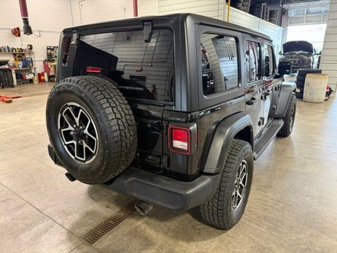 Used 2022 Jeep Wrangler Unlimited Sport w/ Cold Weather Group AWD/4WD image 21