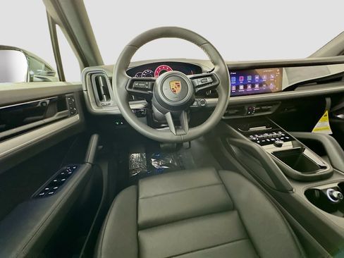 Certified 2026 Porsche Cayenne AWD/4WD image 25