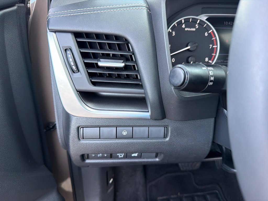 Used 2024 Nissan Rogue SV w/ SV Premium Package FWD image 27