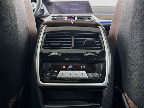 Used 2020 BMW X7 xDrive40i w/ M Sport Package AWD/4WD image 27