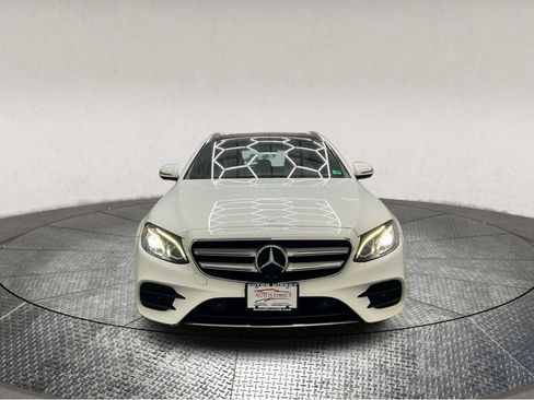 Used 2017 Mercedes-Benz E 400 4MATIC Wagon image 2