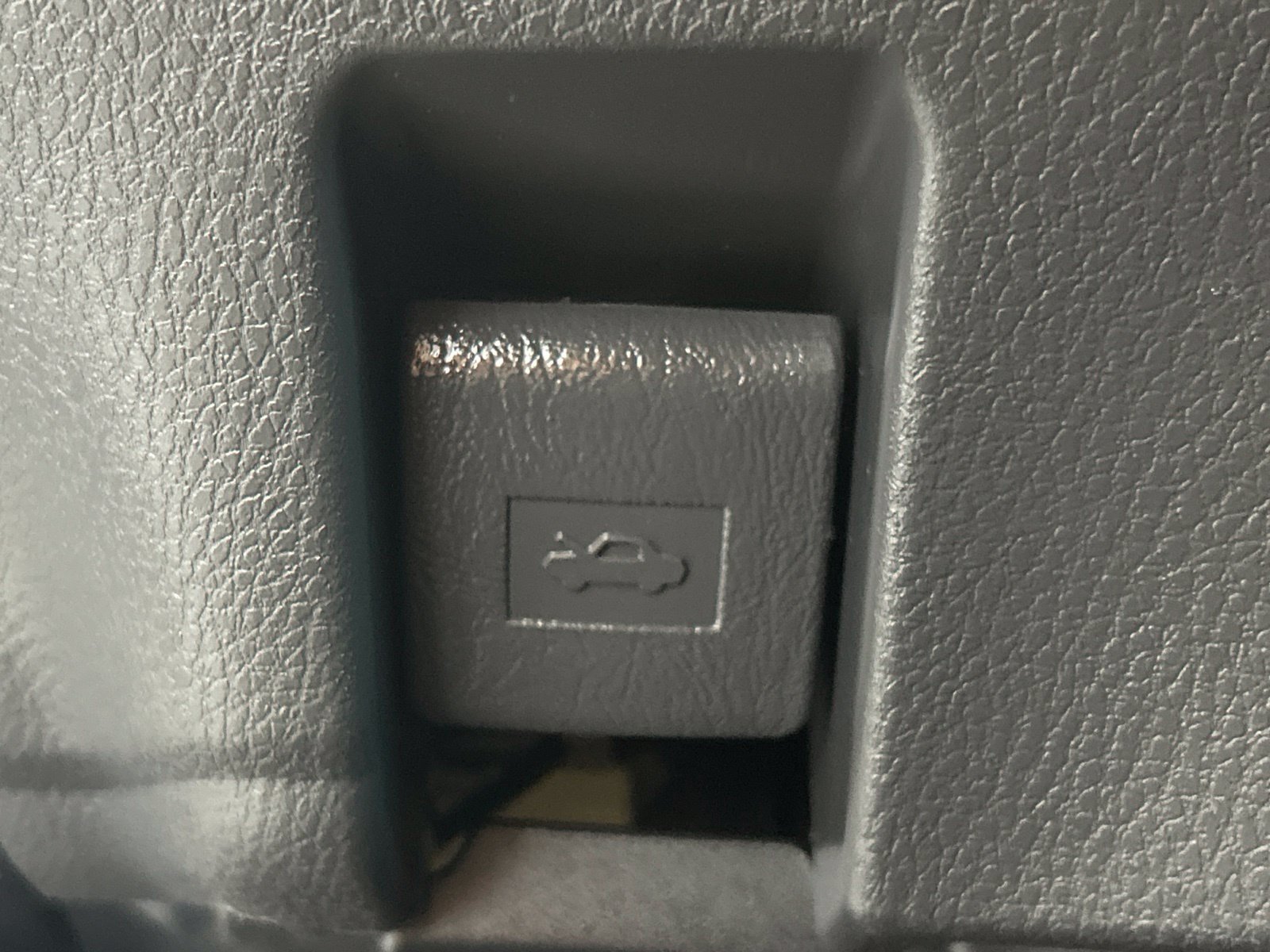 Used 2021 Toyota Camry LE w/ Carpet Mat Package (TMS) FWD image 16