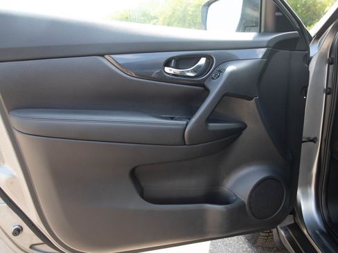 Used 2020 Nissan Rogue SV AWD/4WD image 19
