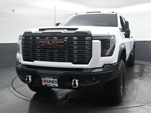 Used 2024 GMC Sierra 2500 AT4X w/ AT4X AEV Edition image 8