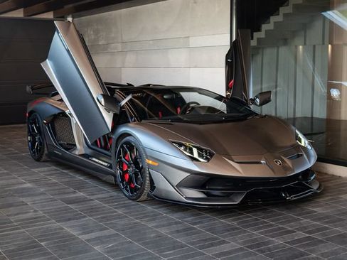 Used 2020 Lamborghini Aventador SVJ AWD/4WD image 4