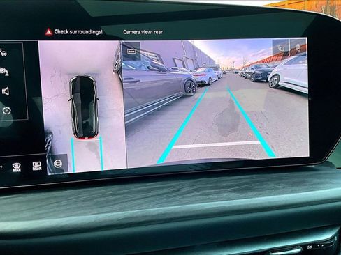 Used 2025 Audi Q5 Premium w/ Convenience Package image 14