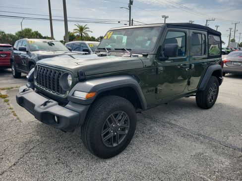 Used 2024 Jeep Wrangler Sport S image 2