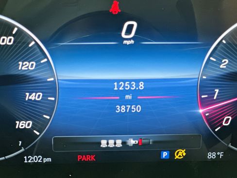 Used 2024 Mercedes-Benz GLC 300 image 11