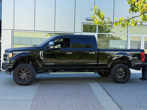 Used 2017 Ford F250 XLT w/ XLT Premium Package AWD/4WD image 4