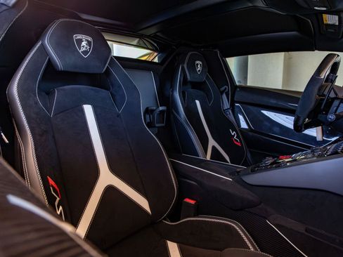 Used 2020 Lamborghini Aventador SVJ AWD/4WD image 21