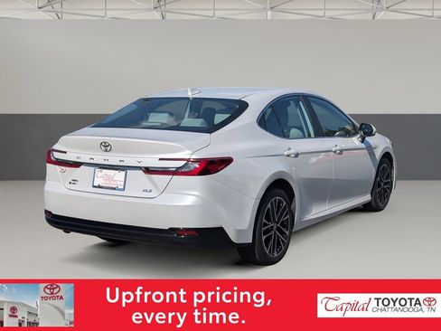 Used 2025 Toyota Camry XLE AWD/4WD image 7