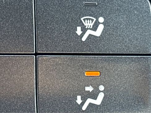 Used 2022 Chevrolet Colorado Z71 image 28